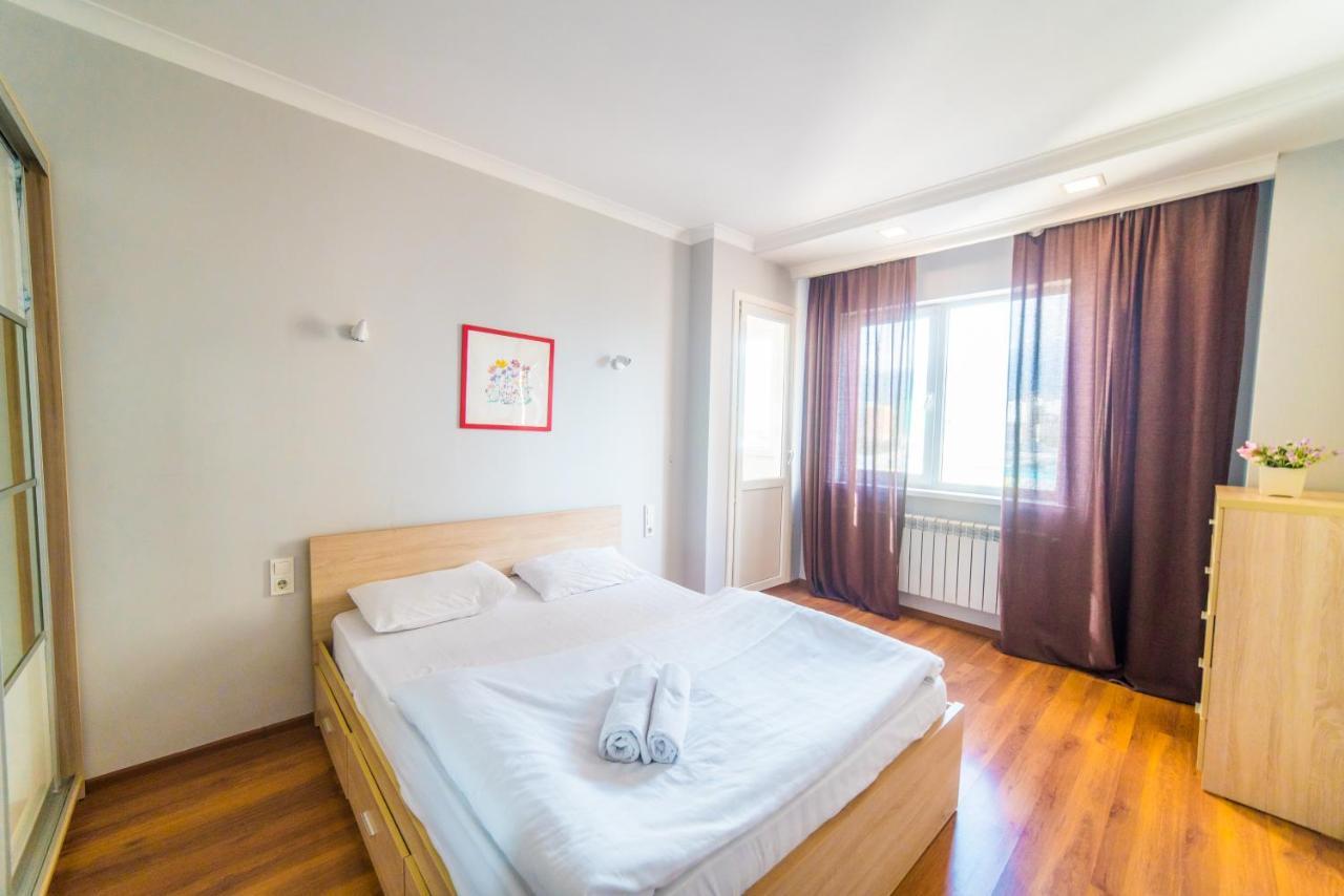 Apartamento Manica Mega Towers Almatý Exterior foto